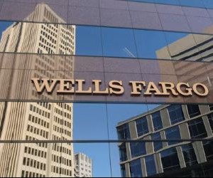 Criptomonedele oferă un potențial ridicat de randament și o mai mare libertate financiară prin descentralizare, operând pe o piață deschisă 24/7. Cu toate acestea, reprezintă un activ cu risc ridicat din cauza volatilității extreme și a lipsei de reglementare. Principalele riscuri includ pierderi rapide și defecțiuni ale securității cibernetice. Cheia succesului este să investiți doar cu o strategie clară și cu un capital care nu vă compromite stabilitatea financiară.